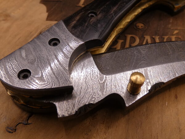 Couteau Élégant en Acier Damas – Coffret Cadeau