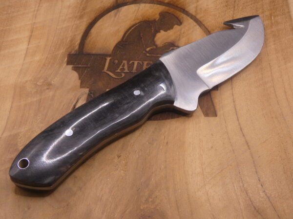 Couteau de dépeçage 21 cm en corne noire – Étui cuir inclus