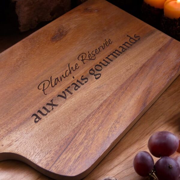 Planche en bois d’acacia – « Planche Réservée aux vrais gourmands »